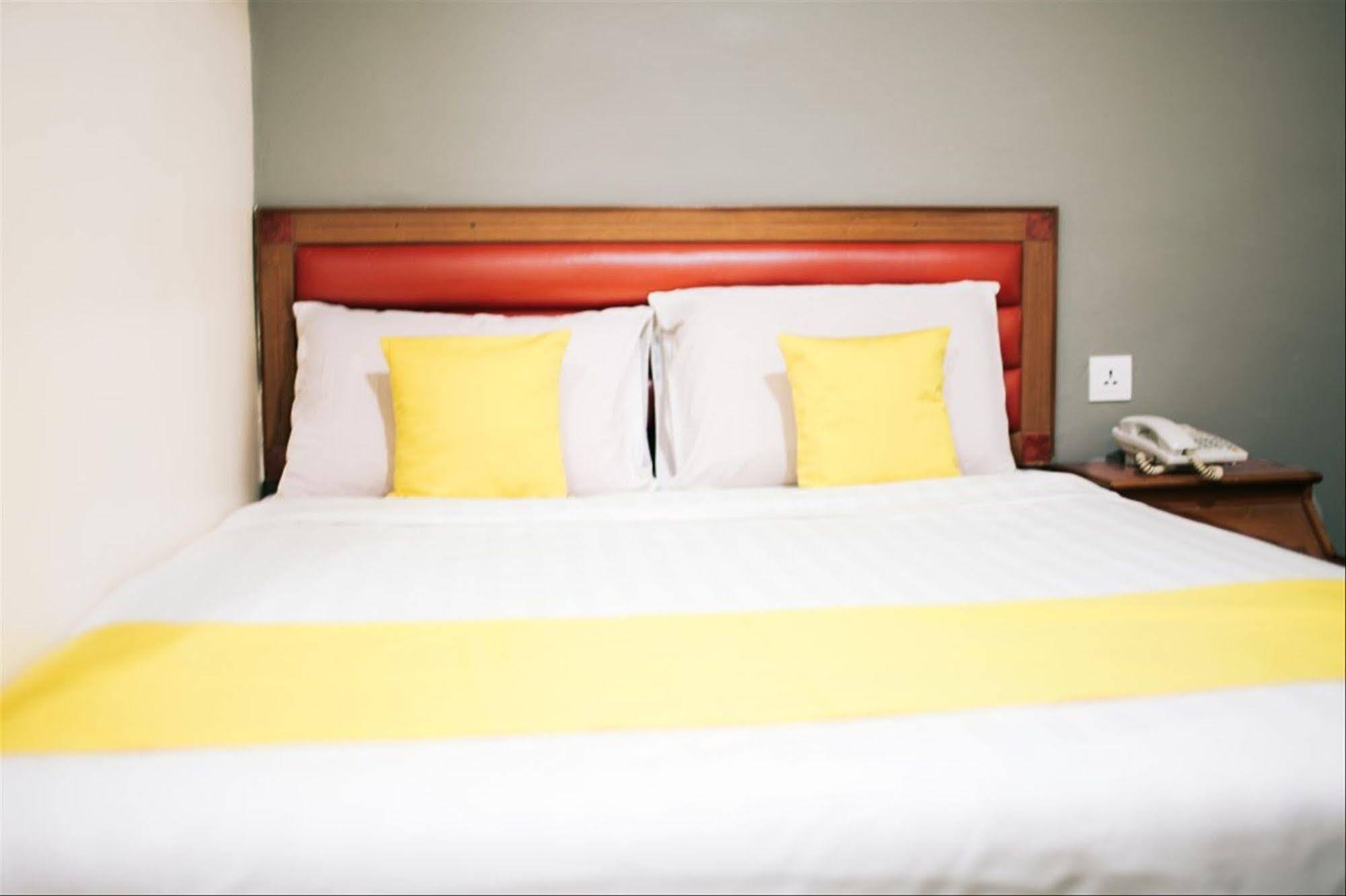 Batam Hotel Gloris מראה חיצוני תמונה